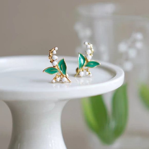 NWT lily of the valley earrings - Picture 1 of 8